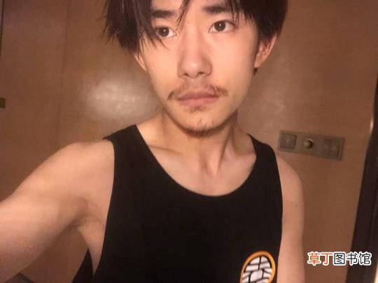 易烊千玺为什么突然爆火 易烊千玺为什么叫易烊千玺