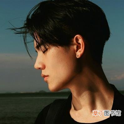 男生去理发店常见发型