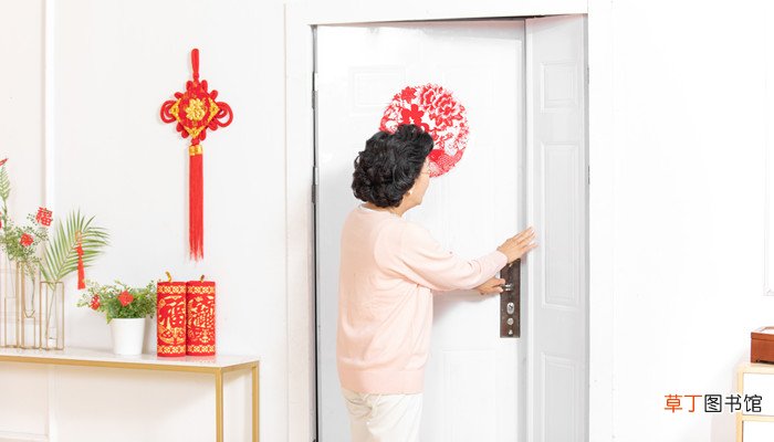 女人梦见门开了什么意思