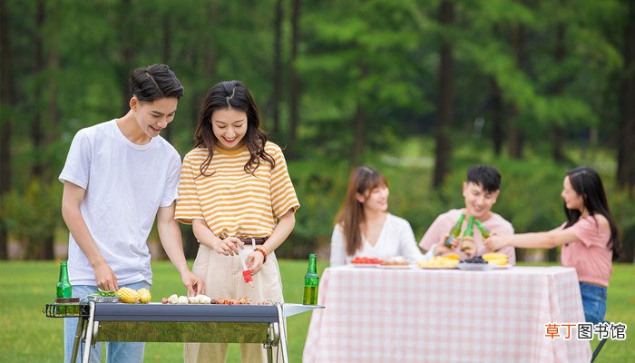 梦见同学聚会吃饭