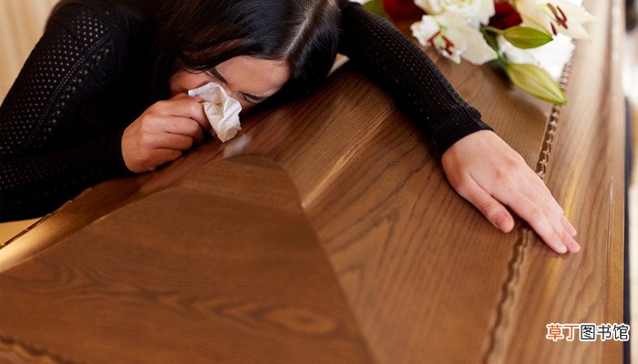 梦见死了的人和自己告别