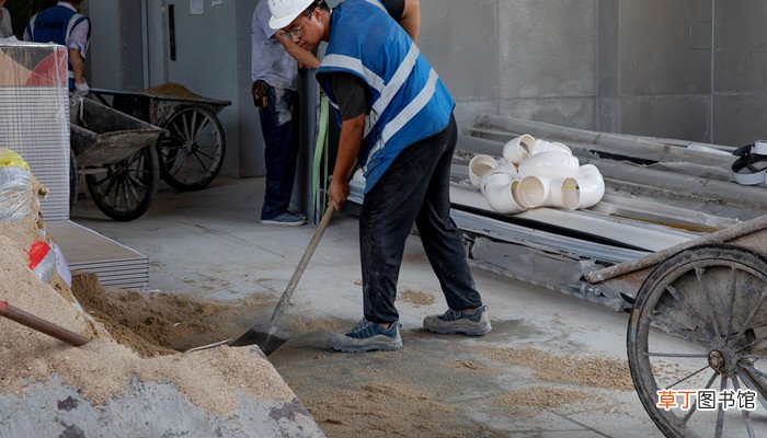 梦见干活地方跑料