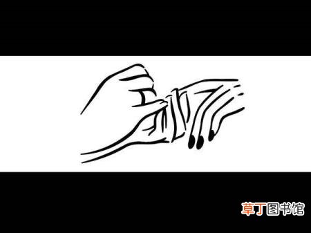 指甲黑了一块 指甲为什么发黑