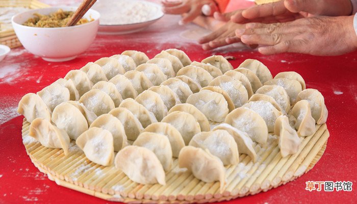 梦见别人要我给他们做饺子吃
