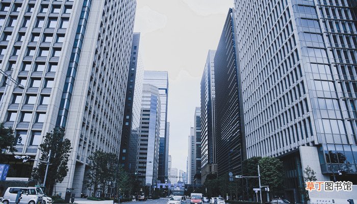 女人梦见家里楼房阳台塌了