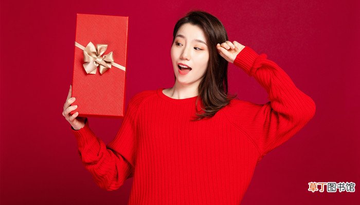 女人梦见自己穿红上衣