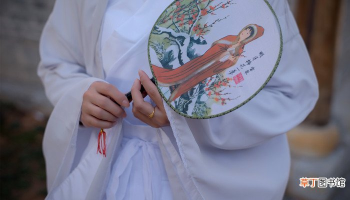 女人梦见自己穿白色衣服