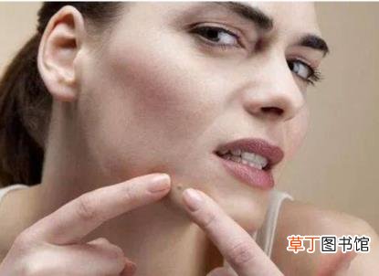 脸上最近一直长痘痘 为什么最近脸上长痘