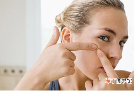 脸上最近一直长痘痘 为什么最近脸上长痘