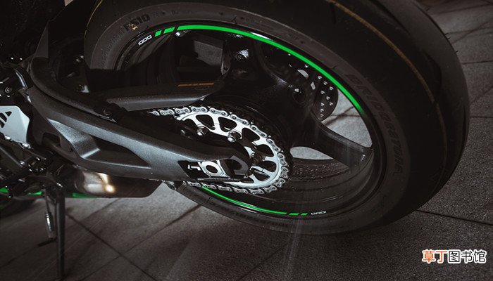 梦见开摩托车