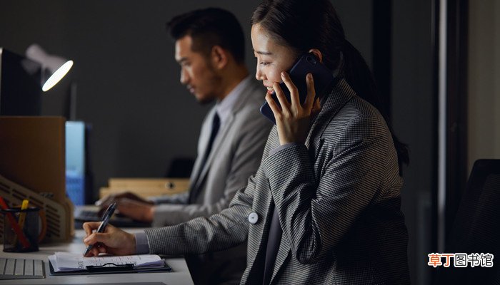 女人梦见以前的女同事