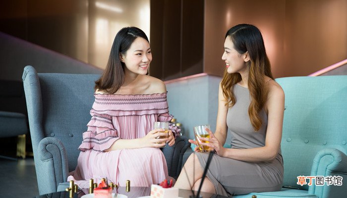 女人梦见自己亲姐姐交谈
