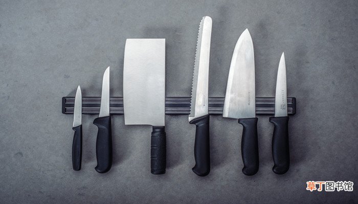 女人梦见自己手里拿刀