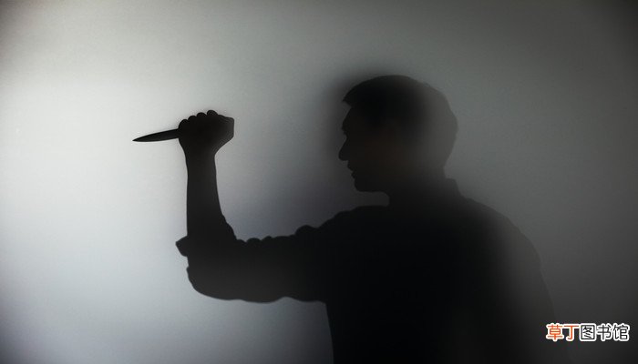 梦见自己拿刀把人砍死