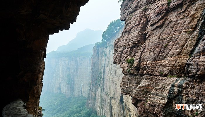 女人梦见悬崖峭壁的路