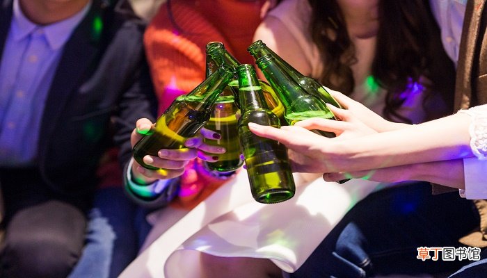 梦见自己与别人一起喝酒