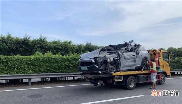 官方通报“蔚来自动辅助驾驶车祸事件”：撞击前方施工作业车辆致亡