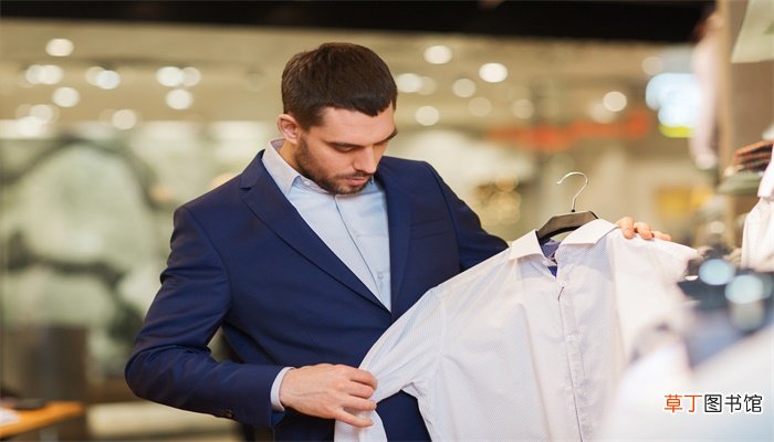 梦见在服装店挑选衣服