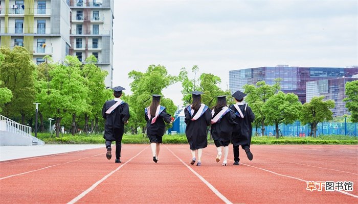 梦见在学校里走动