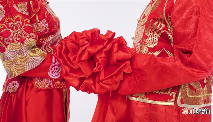 梦见自己穿红色嫁衣是什么意思