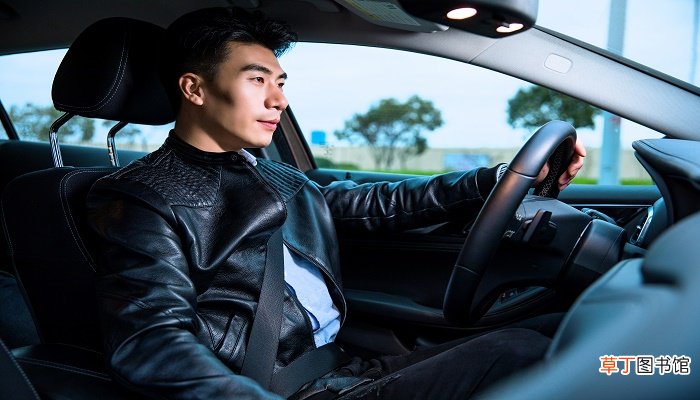 男人梦见开车刹不住车