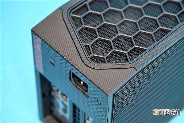可塞入RTX 3090 英特尔猛兽峡谷NUC开箱图赏：体积史无前例