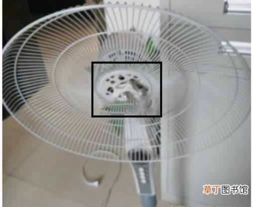 美的落地电风扇怎么拆