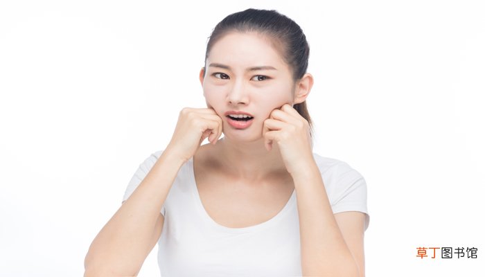 女人梦见牙里扯出虫子