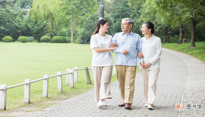 女人梦见和死去的舅舅说话