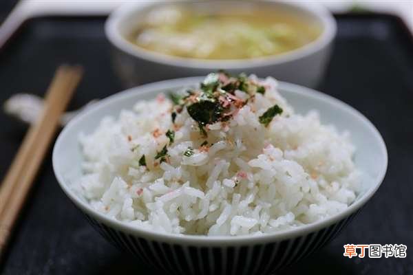 要么找人送 网曝一公司老板禁止员工热饭：要么吃冷的