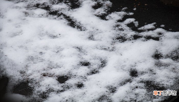 女人梦见地上一层薄薄的雪