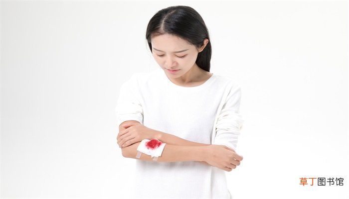 做梦梦见血是什么征兆女人