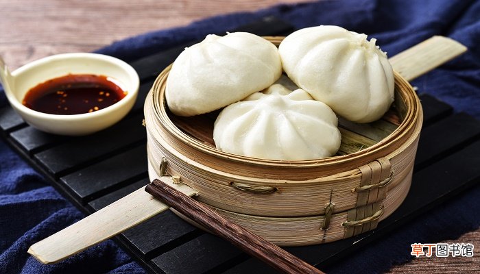 女性梦见自己包包子
