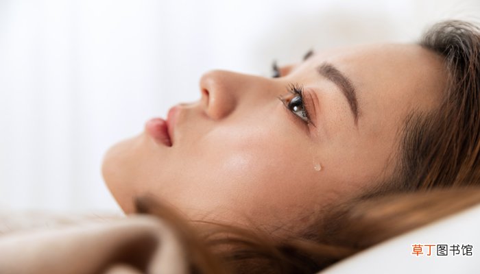 女人梦见自己边哭边说