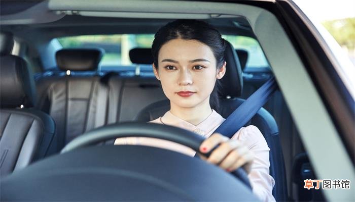 梦见别人把车开进水里