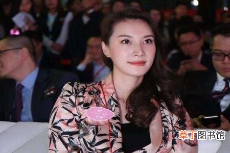 女孩抽烟都爱吐直烟 女人为什么抽烟