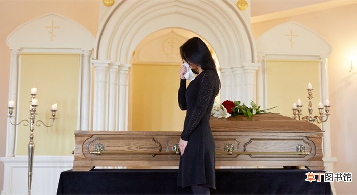 梦见抬装着死人的棺材