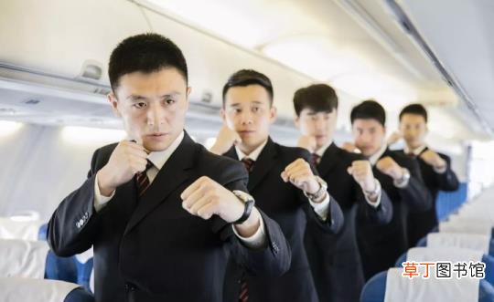男空乘是做什么的 为什么选择空乘