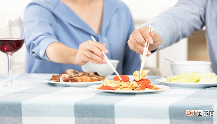 梦见别人吃饭是什么意思
