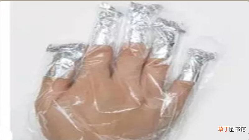 指甲片的胶水怎么洗