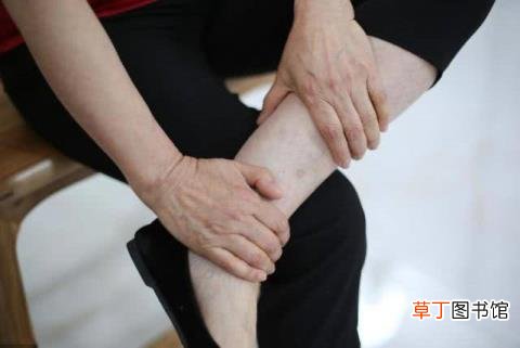 无缘无故脚踝肿了怎么回事 为什么脚突然肿了