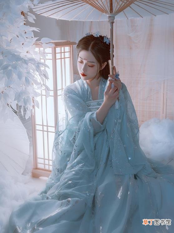 齐胸襦裙怎么穿