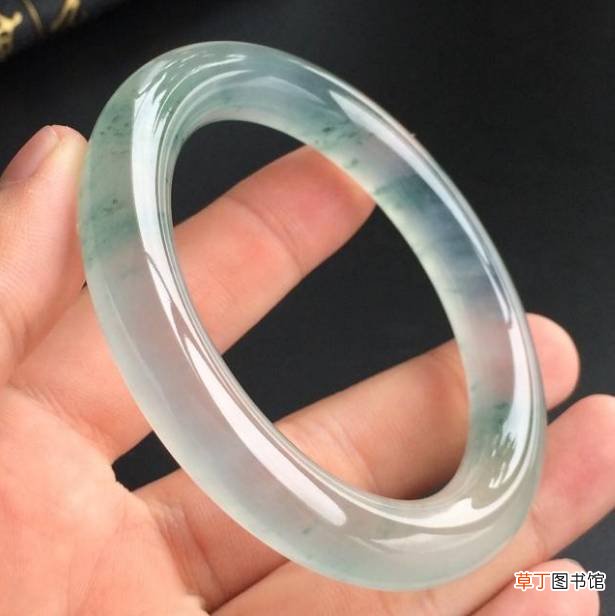 手掌宽7cm戴多大手镯