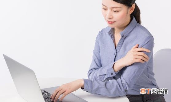 会伤害女性身体的5种坐姿 推荐女性正确的坐姿