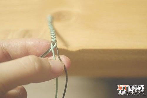 双色绳手链教程 两股红绳手链编法
