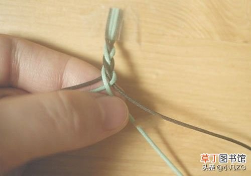 双色绳手链教程 两股红绳手链编法
