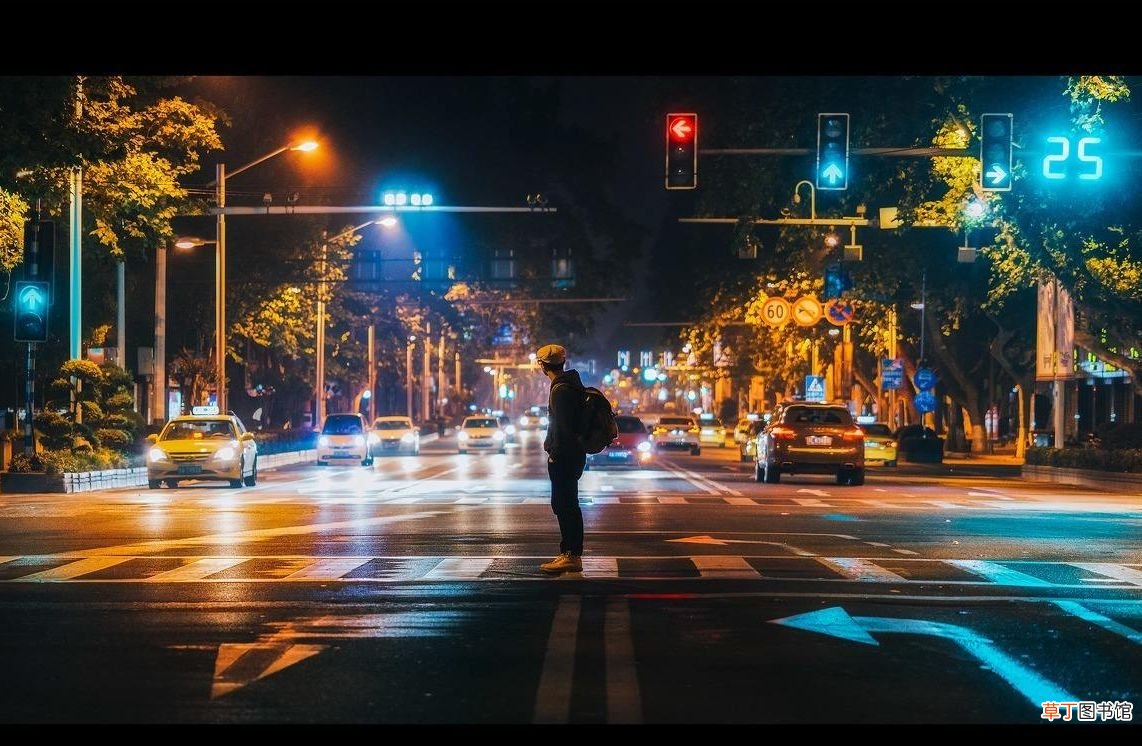 世界上是先有红绿灯，还是先有汽车？ 世界上先有红绿灯还是先有汽车