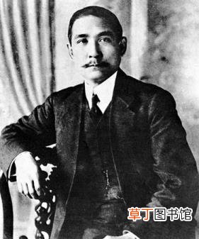 眼皮突然黑了一块 眼皮为什么黑