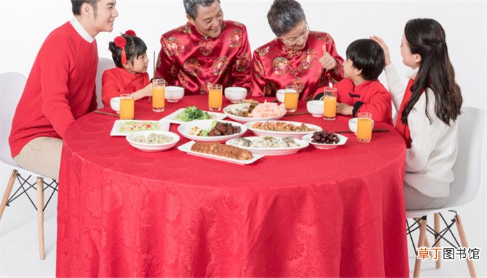梦见过年亲戚聚在一起吃饭