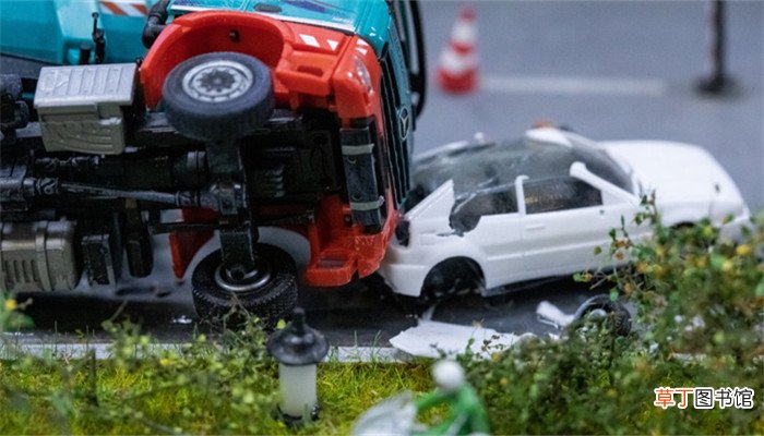 梦见坐车出车祸自己无碍
